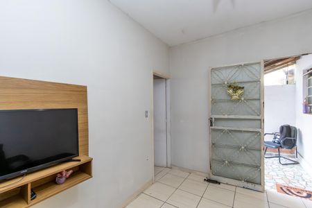 Casa à venda com 180m², 3 quartos e 2 vagas Casa à venda com 180m², 3 quartos e 2 vagasSala