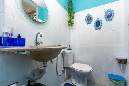 Casa à venda com 180m², 3 quartos e 2 vagas Casa à venda com 180m², 3 quartos e 2 vagasBanheiro