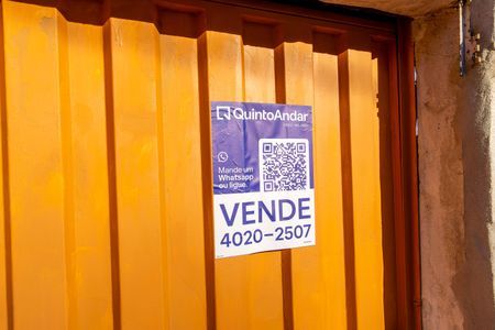 Casa à venda com 180m², 3 quartos e 2 vagas Casa à venda com 180m², 3 quartos e 2 vagasPlaca