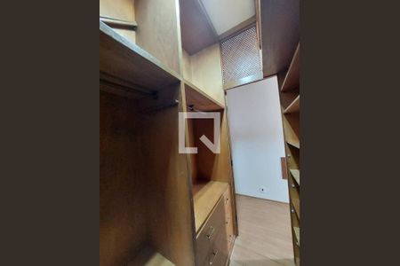 Apartamento à venda com 125m², 3 quartos e 2 vagasCloset