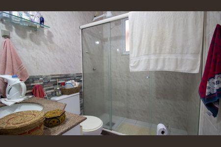 Casa de condomínio à venda com 191m², 4 quartos e 3 vagas Casa de condomínio à venda com 191m², 4 quartos e 3 vagasBanheiro da Suite