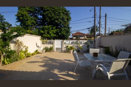 Casa de condomínio à venda com 191m², 4 quartos e 3 vagas Casa de condomínio à venda com 191m², 4 quartos e 3 vagasQuintal