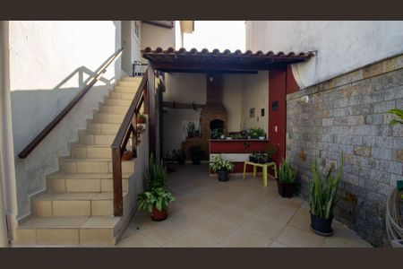 Casa de condomínio à venda com 191m², 4 quartos e 3 vagas Casa de condomínio à venda com 191m², 4 quartos e 3 vagasQuintal