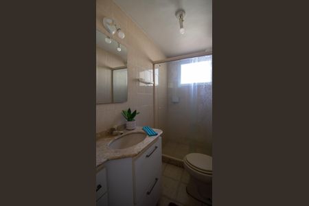 Casa de condomínio à venda com 191m², 4 quartos e 3 vagas Casa de condomínio à venda com 191m², 4 quartos e 3 vagasBanheiro Social 1