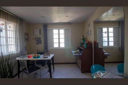 Casa de condomínio à venda com 191m², 4 quartos e 3 vagas Casa de condomínio à venda com 191m², 4 quartos e 3 vagasQuarto 3