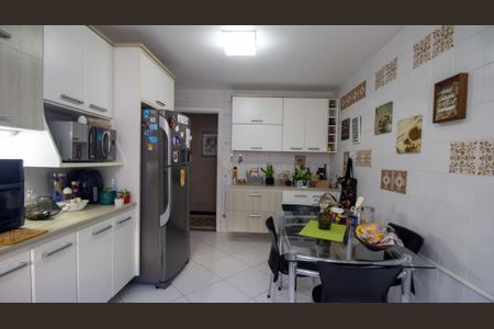 Casa de condomínio à venda com 191m², 4 quartos e 3 vagas Casa de condomínio à venda com 191m², 4 quartos e 3 vagasCozinha