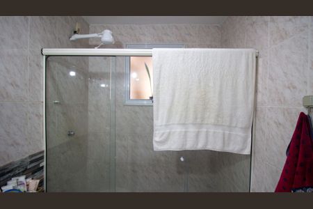 Casa de condomínio à venda com 191m², 4 quartos e 3 vagas Casa de condomínio à venda com 191m², 4 quartos e 3 vagasBanheiro da Suite