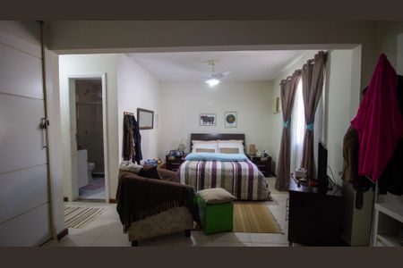 Casa de condomínio à venda com 191m², 4 quartos e 3 vagas Casa de condomínio à venda com 191m², 4 quartos e 3 vagasSuite