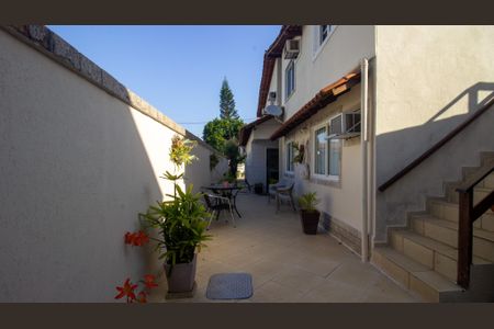 Casa de condomínio à venda com 191m², 4 quartos e 3 vagas Casa de condomínio à venda com 191m², 4 quartos e 3 vagasQuintal