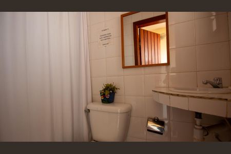 Casa de condomínio à venda com 191m², 4 quartos e 3 vagas Casa de condomínio à venda com 191m², 4 quartos e 3 vagasLavabo