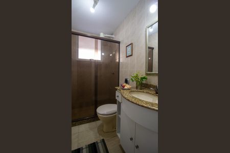 Casa de condomínio à venda com 191m², 4 quartos e 3 vagas Casa de condomínio à venda com 191m², 4 quartos e 3 vagasBanheiro Social 2