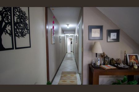 Casa de condomínio à venda com 191m², 4 quartos e 3 vagas Casa de condomínio à venda com 191m², 4 quartos e 3 vagasSala