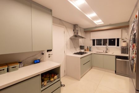 Apartamento à venda com 181m², 4 quartos e 2 vagasCozinha