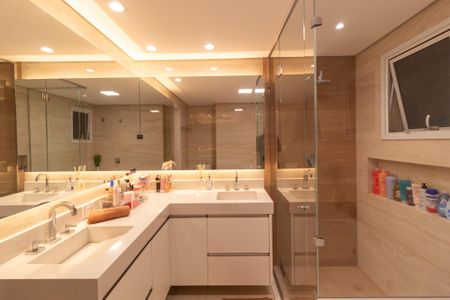 Apartamento à venda com 181m², 4 quartos e 2 vagasBanheiro da Suíte 1