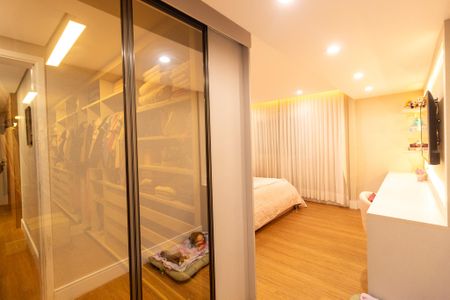 Apartamento à venda com 181m², 4 quartos e 2 vagasSuíte 1