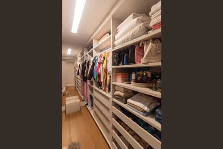 Apartamento à venda com 181m², 4 quartos e 2 vagasCloset da Suíte 1