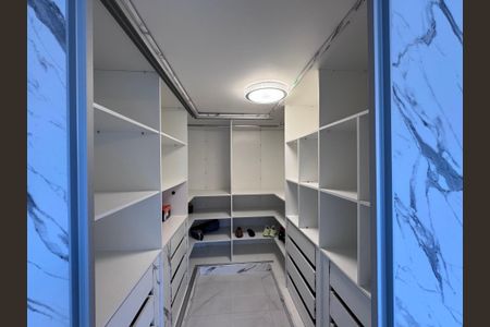 Casa de condomínio para alugar com 400m², 5 quartos e 2 vagasSuite 1 - Master - Closet
