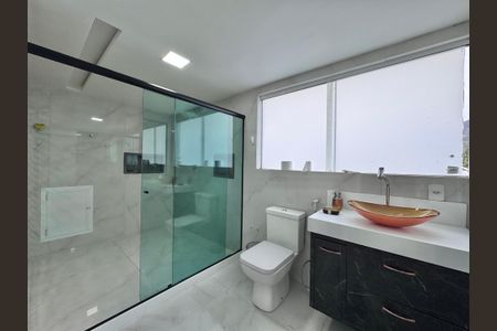 Casa de condomínio para alugar com 400m², 5 quartos e 2 vagasBanheiro da Suíte 1