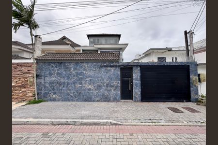 Casa de condomínio para alugar com 400m², 5 quartos e 2 vagasFachada