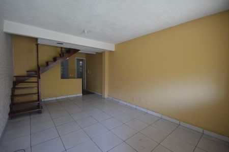 Sala de casa de condomínio para alugar com 2 quartos, 65m² em Campo Grande, Rio de Janeiro