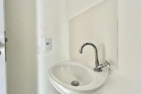 Banheiro de kitnet/studio à venda com 1 quarto, 20m² em Chácara Inglesa, São Paulo