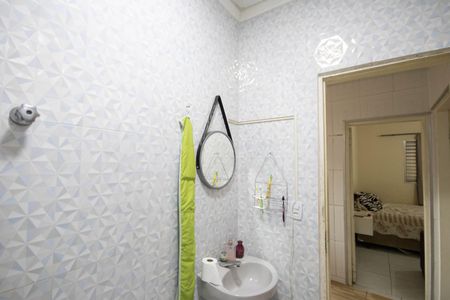 Casa à venda com 100m², 4 quartos e 5 vagas Casa à venda com 100m², 4 quartos e 5 vagasBanheiro 2