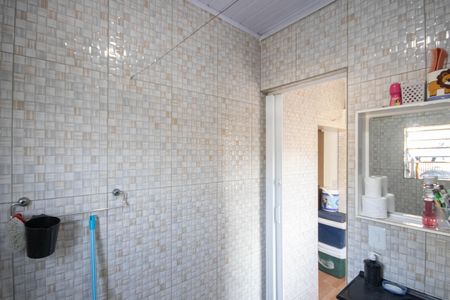 Casa à venda com 100m², 4 quartos e 5 vagas Casa à venda com 100m², 4 quartos e 5 vagasBanheiro 1