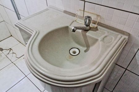 Casa para alugar com 243m², 4 quartos e 3 vagas Casa para alugar com 243m², 4 quartos e 3 vagasBanheiro da Suíte 1