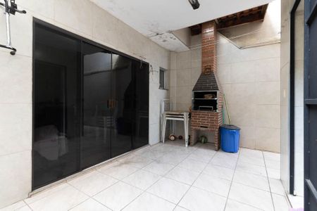 Casa à venda com 116m², 2 quartos e 2 vagasQuintal