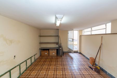 Casa à venda com 180m², 3 quartos e 3 vagas Casa à venda com 180m², 3 quartos e 3 vagasPorão