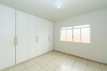 Casa à venda com 180m², 3 quartos e 3 vagas Casa à venda com 180m², 3 quartos e 3 vagasQuarto 2