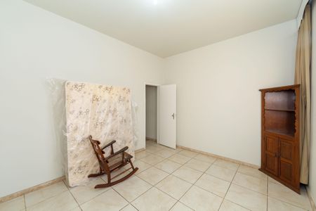 Casa à venda com 180m², 3 quartos e 3 vagas Casa à venda com 180m², 3 quartos e 3 vagasSuíte