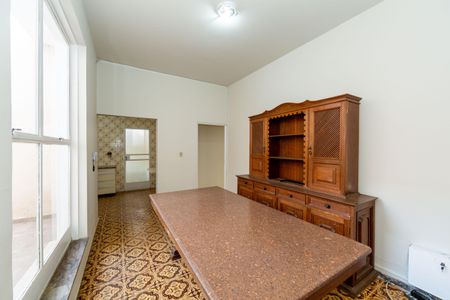 Casa à venda com 180m², 3 quartos e 3 vagas Casa à venda com 180m², 3 quartos e 3 vagasSala