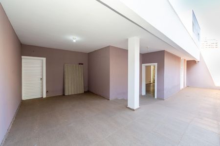 Casa à venda com 180m², 3 quartos e 3 vagas Casa à venda com 180m², 3 quartos e 3 vagasGaragem