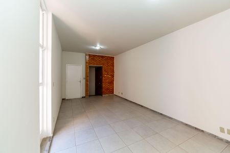 Casa à venda com 180m², 3 quartos e 3 vagas Casa à venda com 180m², 3 quartos e 3 vagasSala