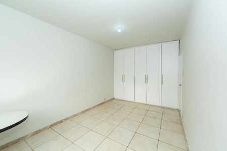 Casa à venda com 180m², 3 quartos e 3 vagas Casa à venda com 180m², 3 quartos e 3 vagasQuarto 1