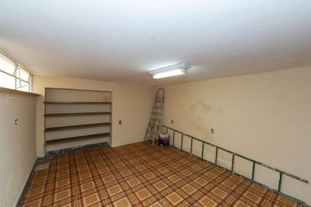 Casa à venda com 180m², 3 quartos e 3 vagas Casa à venda com 180m², 3 quartos e 3 vagasPorão