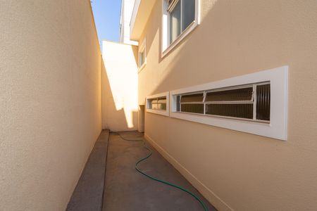 Casa à venda com 180m², 3 quartos e 3 vagas Casa à venda com 180m², 3 quartos e 3 vagasÁrea Externa