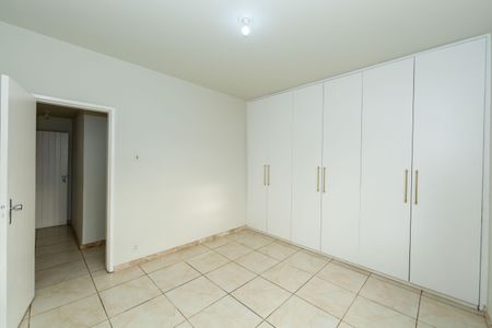 Casa à venda com 180m², 3 quartos e 3 vagas Casa à venda com 180m², 3 quartos e 3 vagasQuarto 2