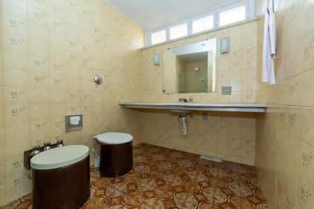 Casa à venda com 180m², 3 quartos e 3 vagas Casa à venda com 180m², 3 quartos e 3 vagasBanheiro