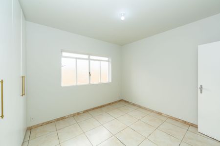 Casa à venda com 180m², 3 quartos e 3 vagas Casa à venda com 180m², 3 quartos e 3 vagasQuarto 2