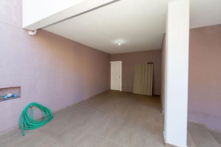 Casa à venda com 180m², 3 quartos e 3 vagas Casa à venda com 180m², 3 quartos e 3 vagasGaragem