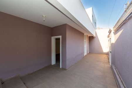 Casa à venda com 180m², 3 quartos e 3 vagas Casa à venda com 180m², 3 quartos e 3 vagasGaragem