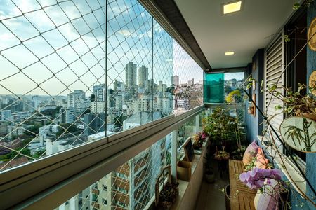 Apartamento à venda com 100m², 3 quartos e 2 vagasVaranda