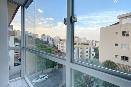 Apartamento para alugar com 140m², 4 quartos e 1 vaga Apartamento para alugar com 140m², 4 quartos e 1 vagaSacada