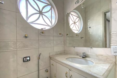 Apartamento para alugar com 140m², 4 quartos e 1 vaga Apartamento para alugar com 140m², 4 quartos e 1 vagaBanheiro da Suíte