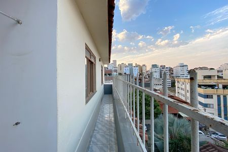 Apartamento para alugar com 140m², 4 quartos e 1 vaga Apartamento para alugar com 140m², 4 quartos e 1 vagaSacada