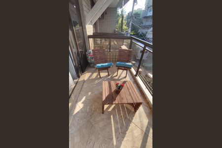 Casa de condomínio à venda com 172m², 3 quartos e 2 vagas Casa de condomínio à venda com 172m², 3 quartos e 2 vagasVaranda da Suíte 2