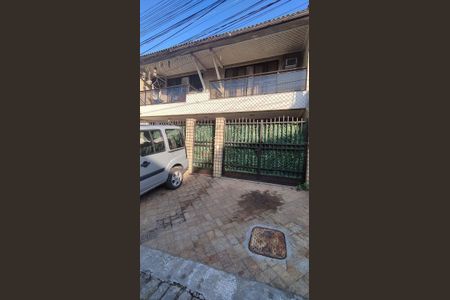 Casa de condomínio à venda com 172m², 3 quartos e 2 vagas Casa de condomínio à venda com 172m², 3 quartos e 2 vagasFachada