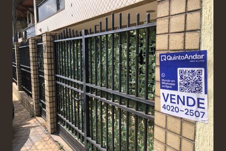 Casa de condomínio à venda com 172m², 3 quartos e 2 vagas Casa de condomínio à venda com 172m², 3 quartos e 2 vagasFachada
